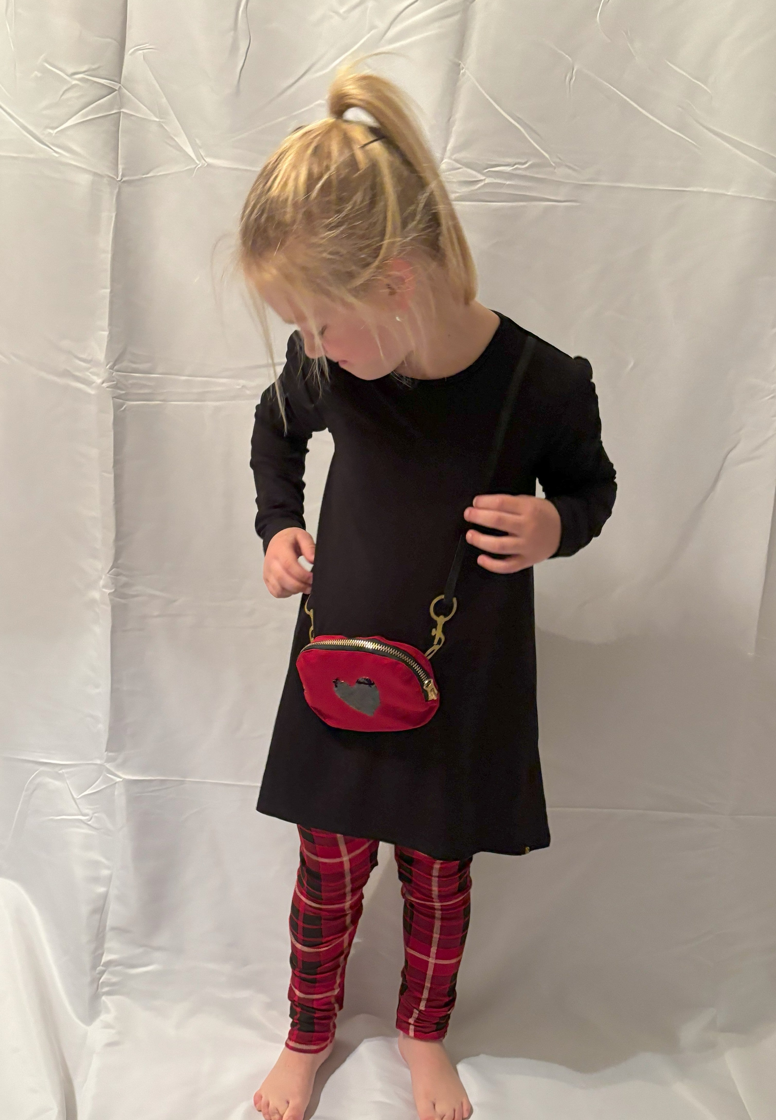 Black_Tunic_attached_pocket_purse_-_full_view